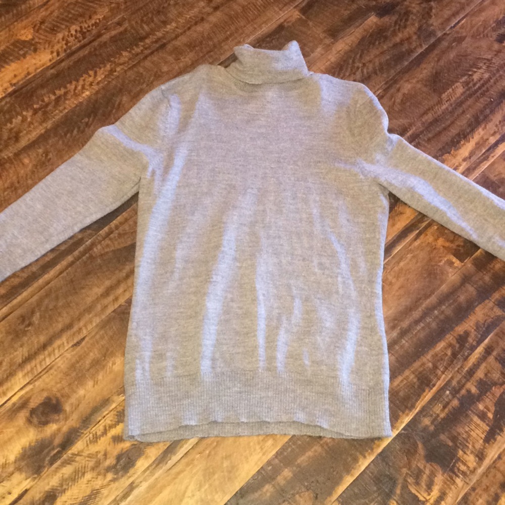 Gray gap turtleneck from the GAP Size XS